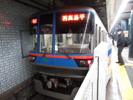 神保町駅は、千代田区神田神保町にある、都営地下鉄・東京メトロの駅。