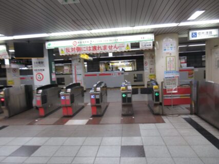日本橋駅は、東京都中央区日本橋一丁目にある、都営地下鉄浅草線の駅。