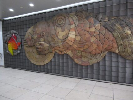 京成上野駅にある現代壁画、ルイス・ニシザワ作の風月延年。