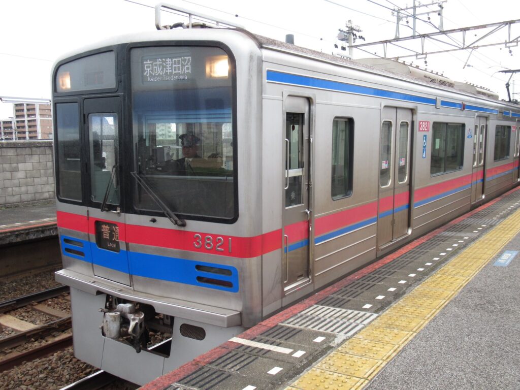 江戸川駅は、江戸川区北小岩三丁目にある、京成電鉄本線の駅。