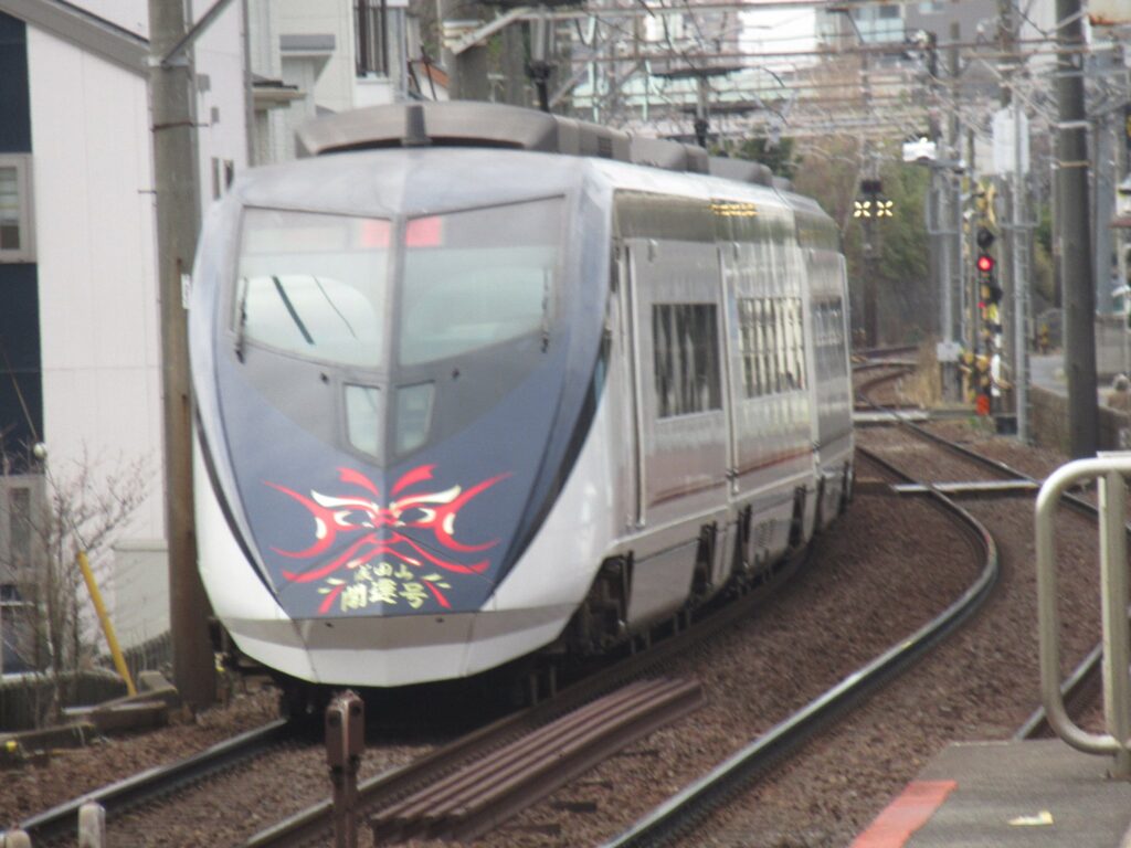 京成中山駅は、千葉県船橋市本中山一丁目にある、京成電鉄京成本線の駅。