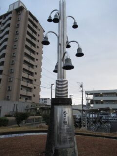 豊田町駅南口広場にあるカリヨン、香りの鐘でございます。