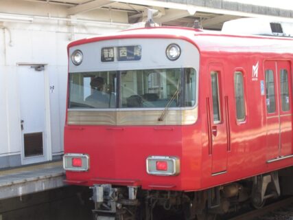 南安城駅は、愛知県安城市安城町にある、名古屋鉄道西尾線の駅。