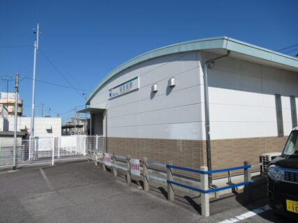 桜町前駅は、愛知県西尾市緑町四丁目にある、名古屋鉄道西尾線の駅。