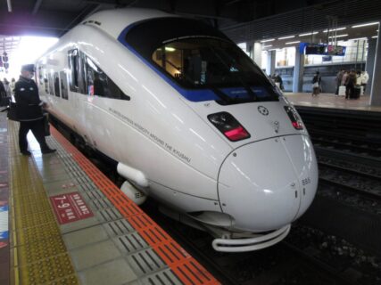 博多駅から長崎駅まで、特急リレーかもめと西九州新幹線かもめで移動。