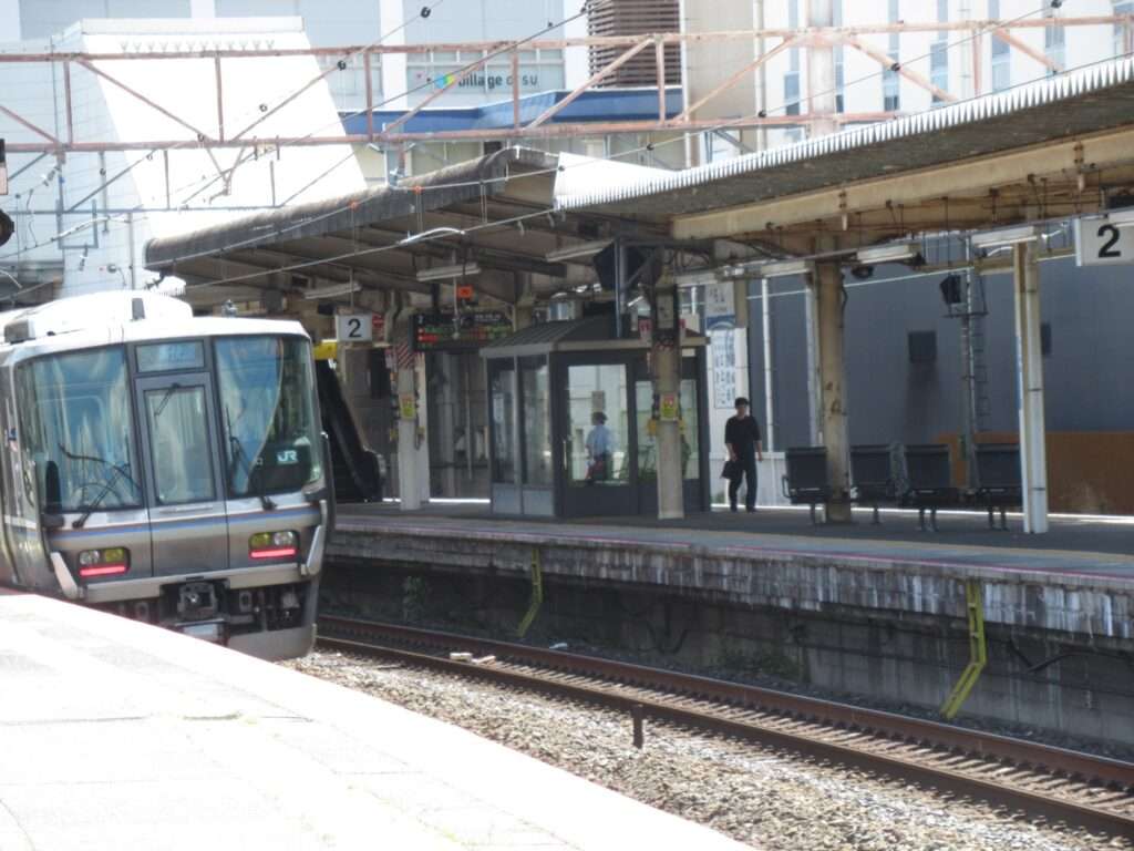 石山駅(JR西日本)