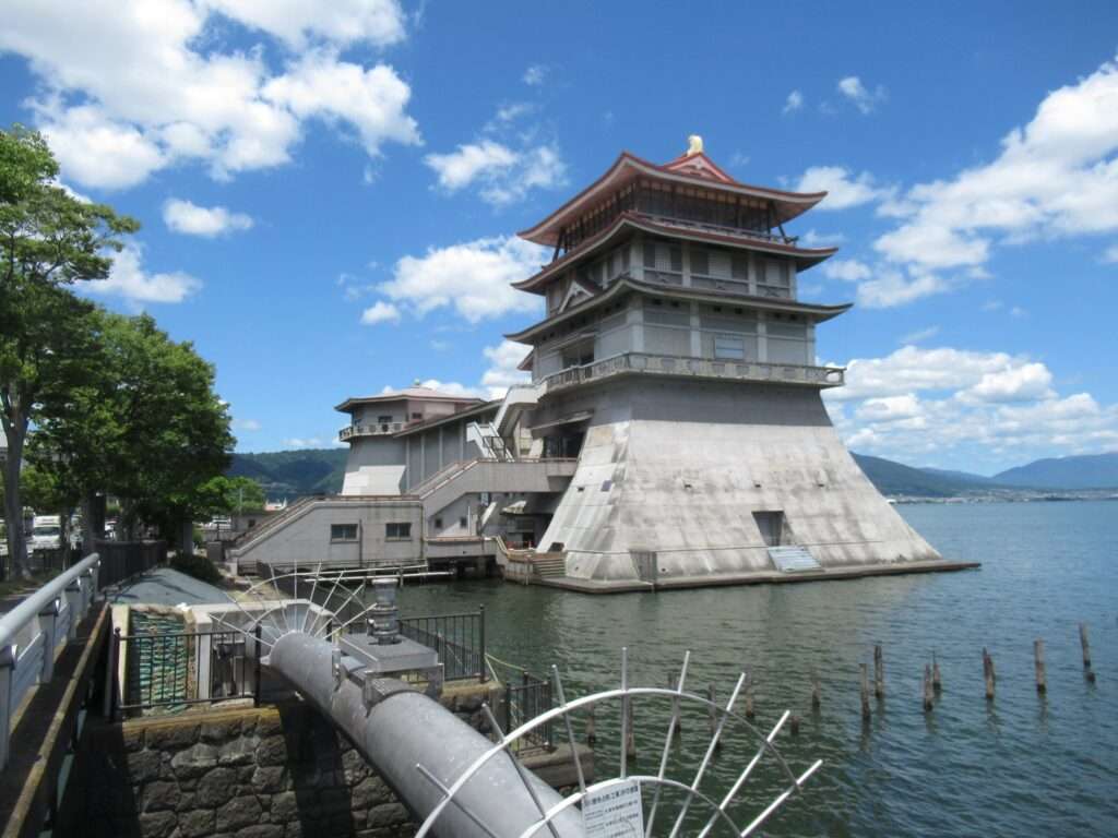 滋賀県立琵琶湖文化館(大津市)