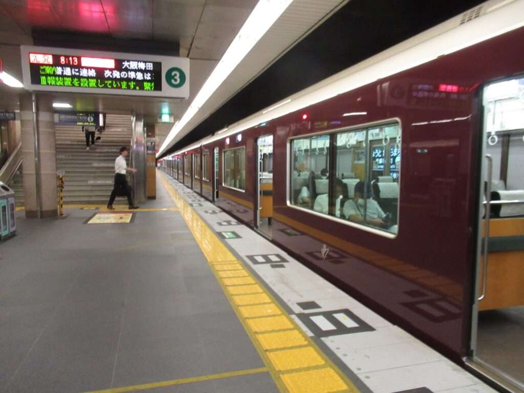 9300形@京都河原町駅