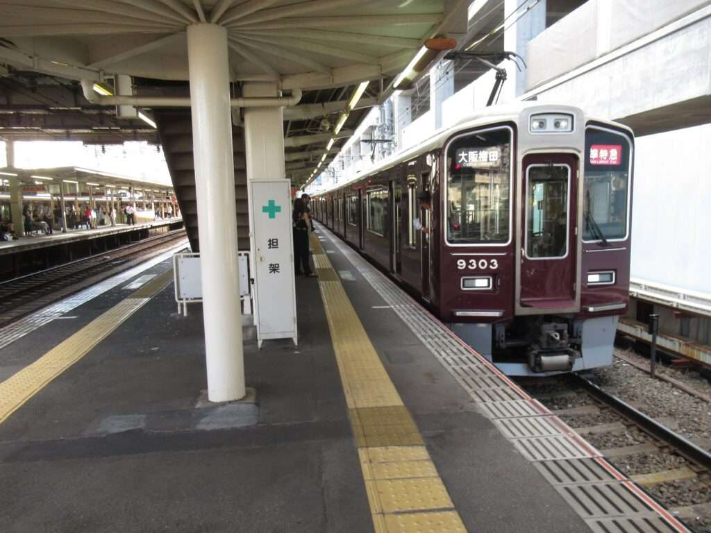 準特急9300形@淡路駅