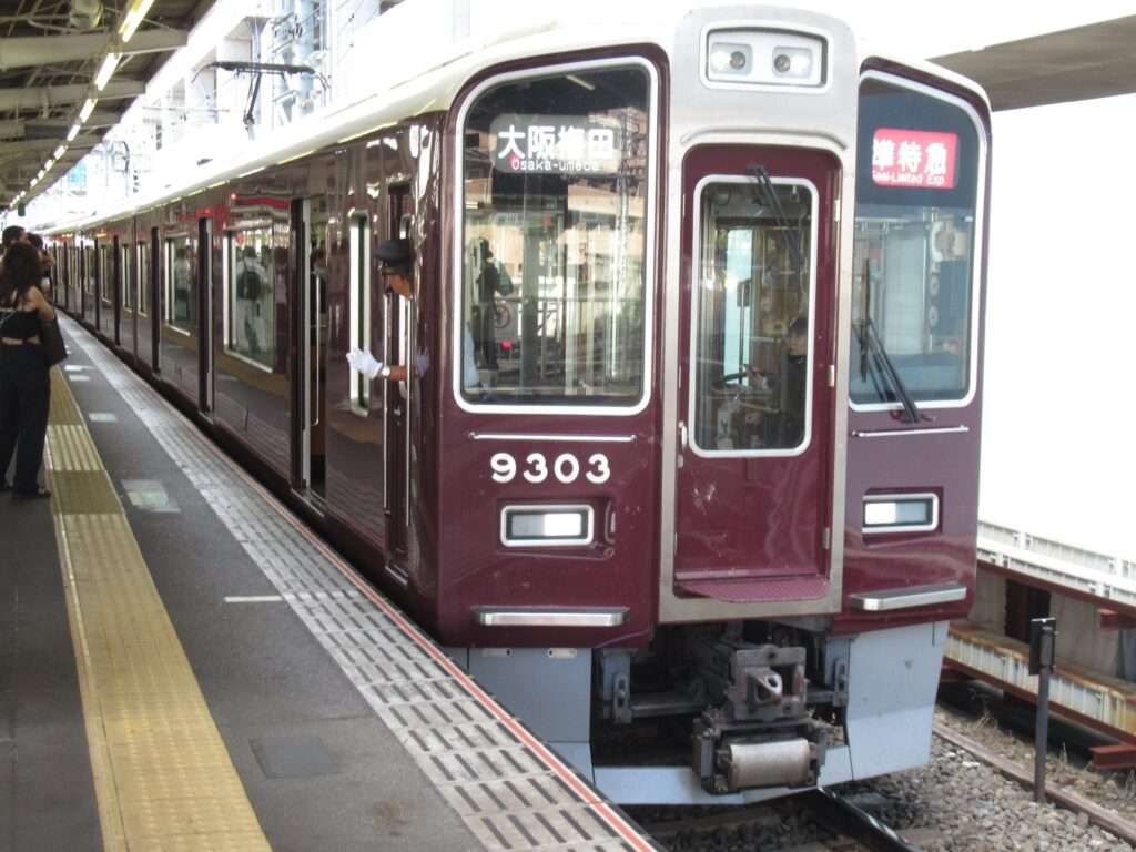 準特急9300形@淡路駅