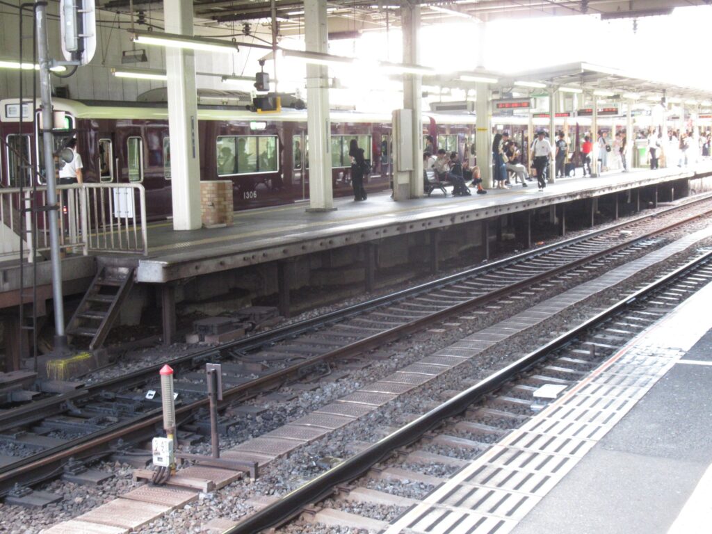 準特急9300形@淡路駅