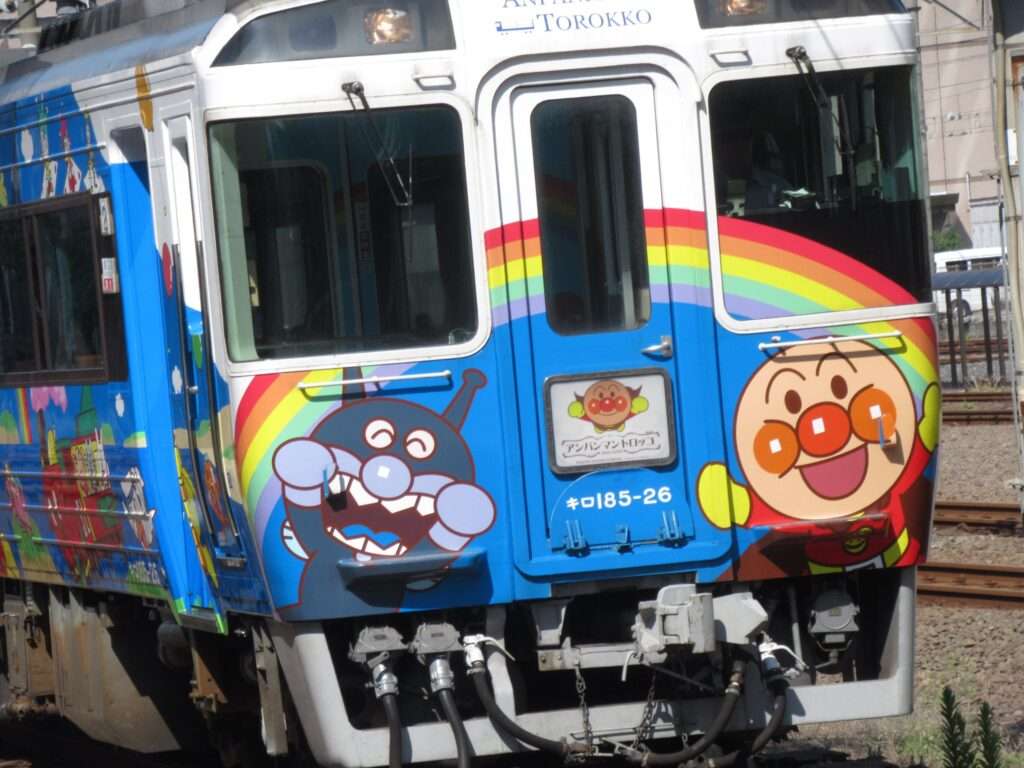 アンパンマントロッコ@高松駅