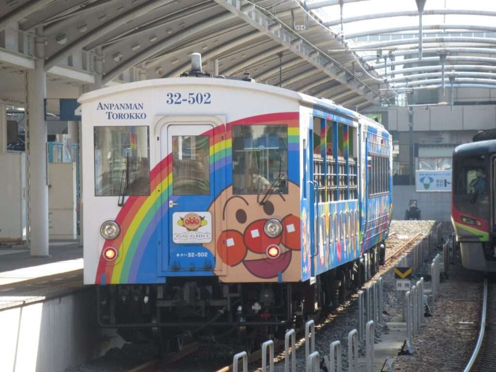 アンパンマントロッコ@高松駅