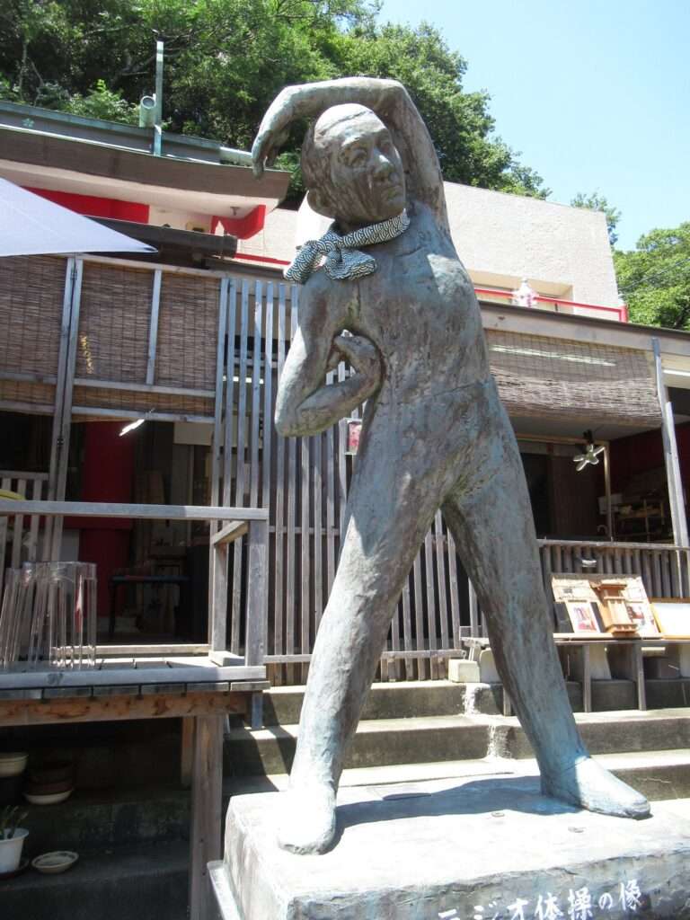 ラジオ体操の像@眉山天神社