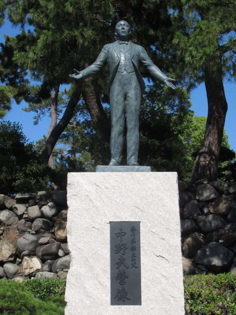 中野武営像@玉藻公園