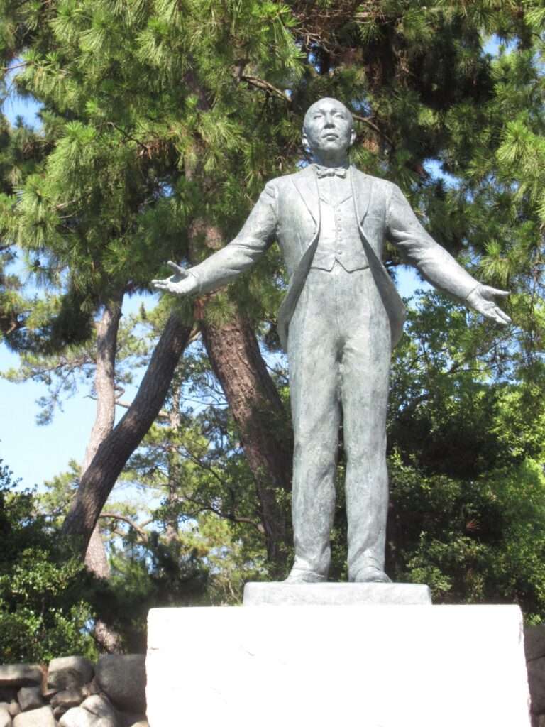 中野武営像@玉藻公園