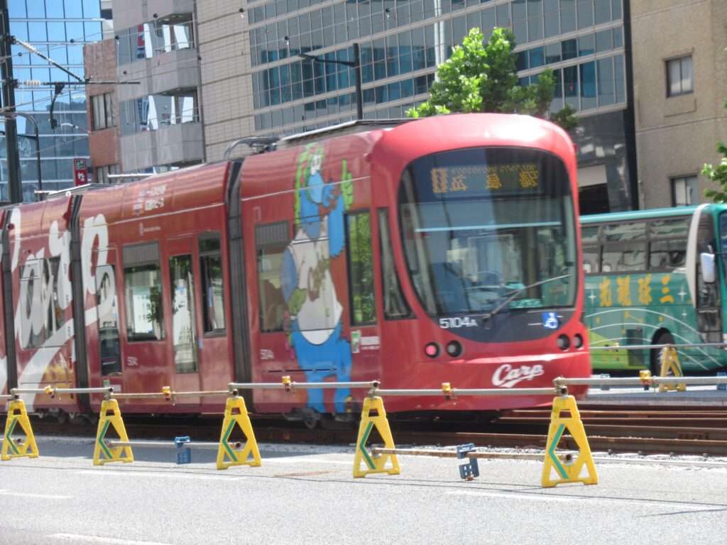 Carp電車@稲荷町停留場