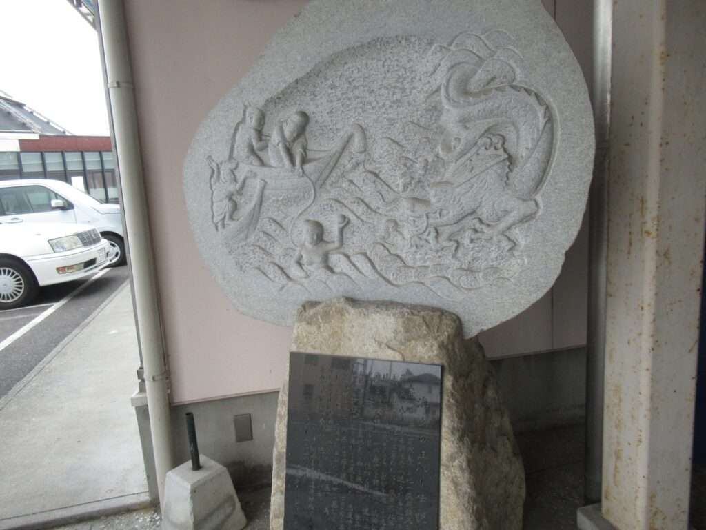 海女の玉取り伝説@志度駅