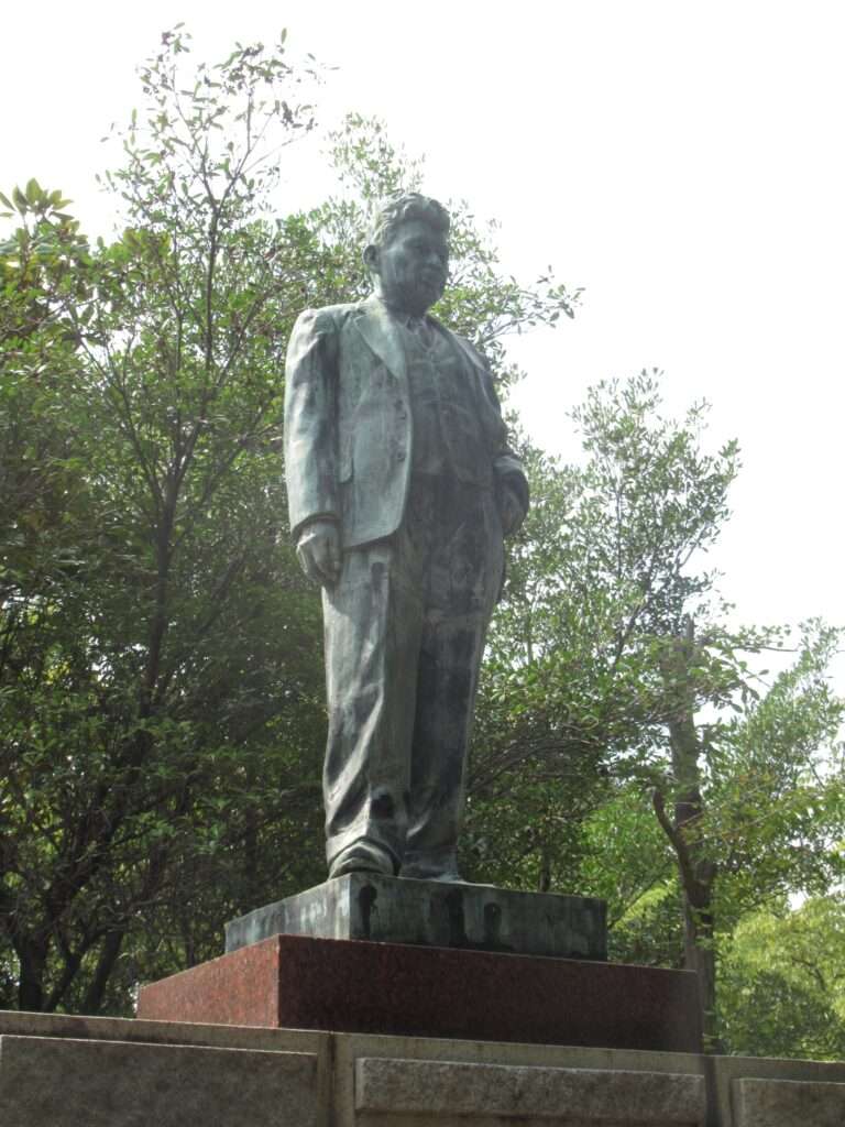 菊池寛像@高松市立中央公園