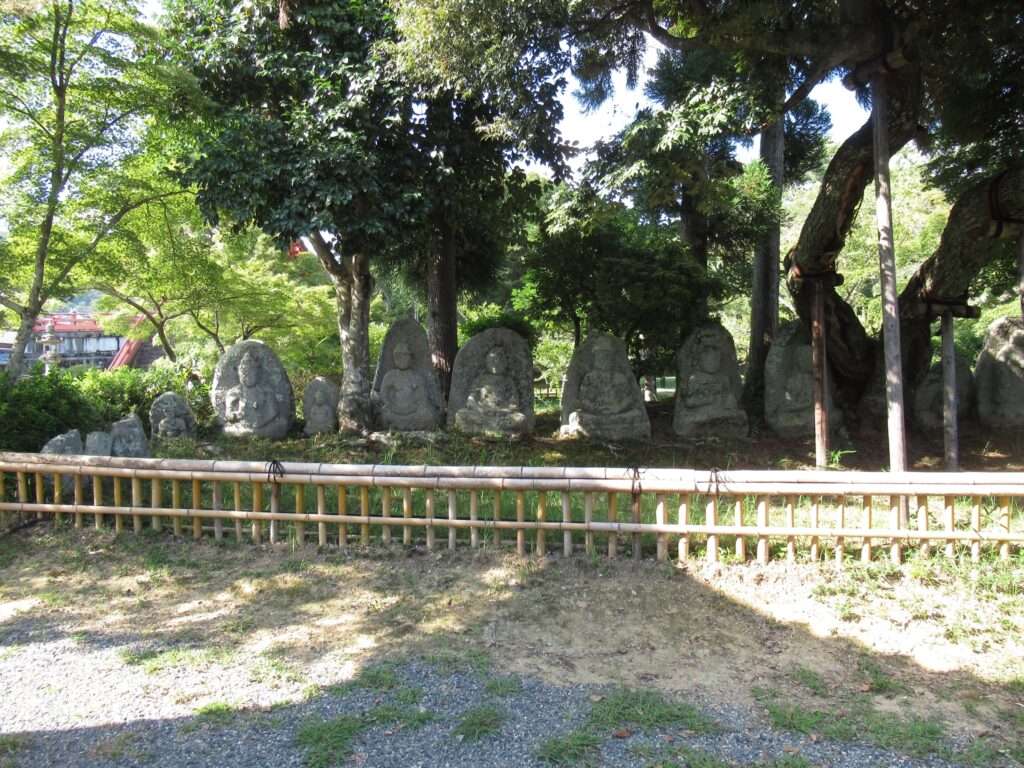 閼伽堂＆石仏群@大沢池