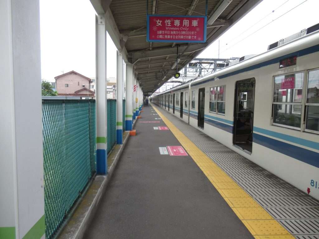 藤の牛島駅(東武鉄道)