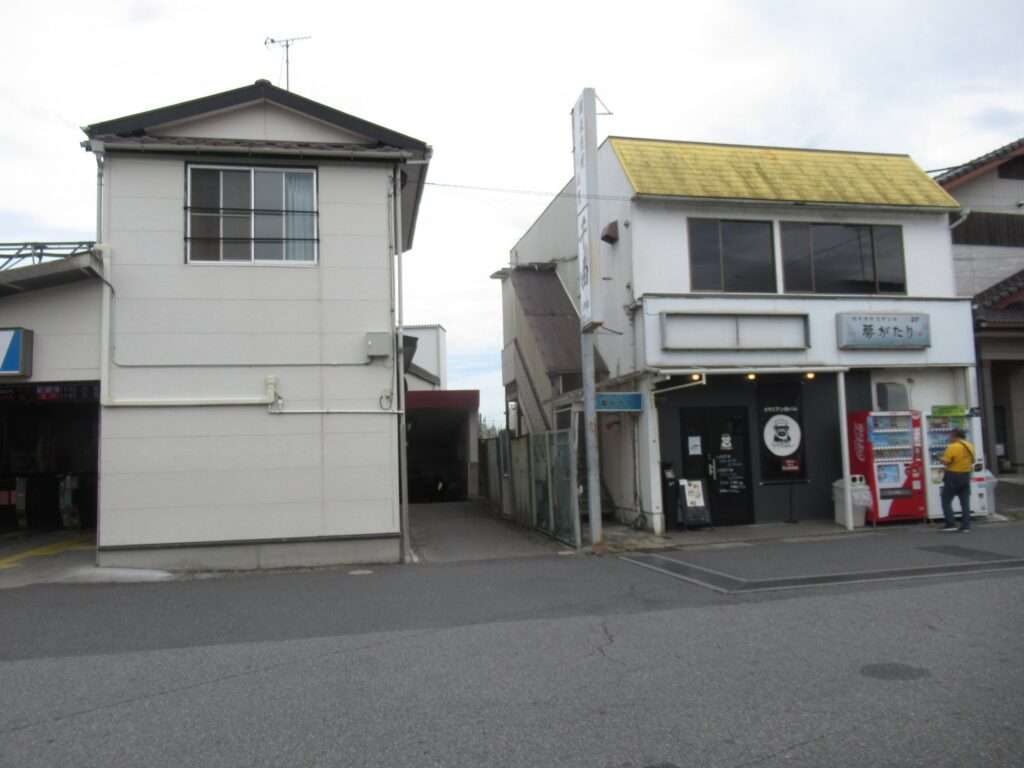 藤の牛島駅(東武鉄道)