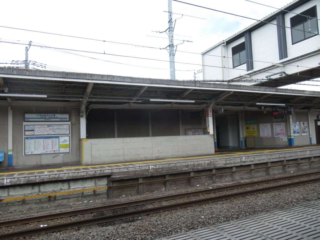 藤の牛島駅(東武鉄道)