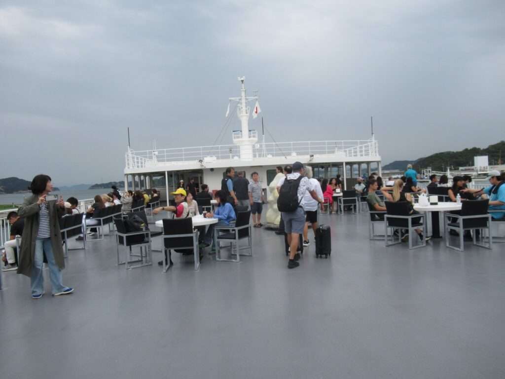 直島行フェリー(四国汽船)