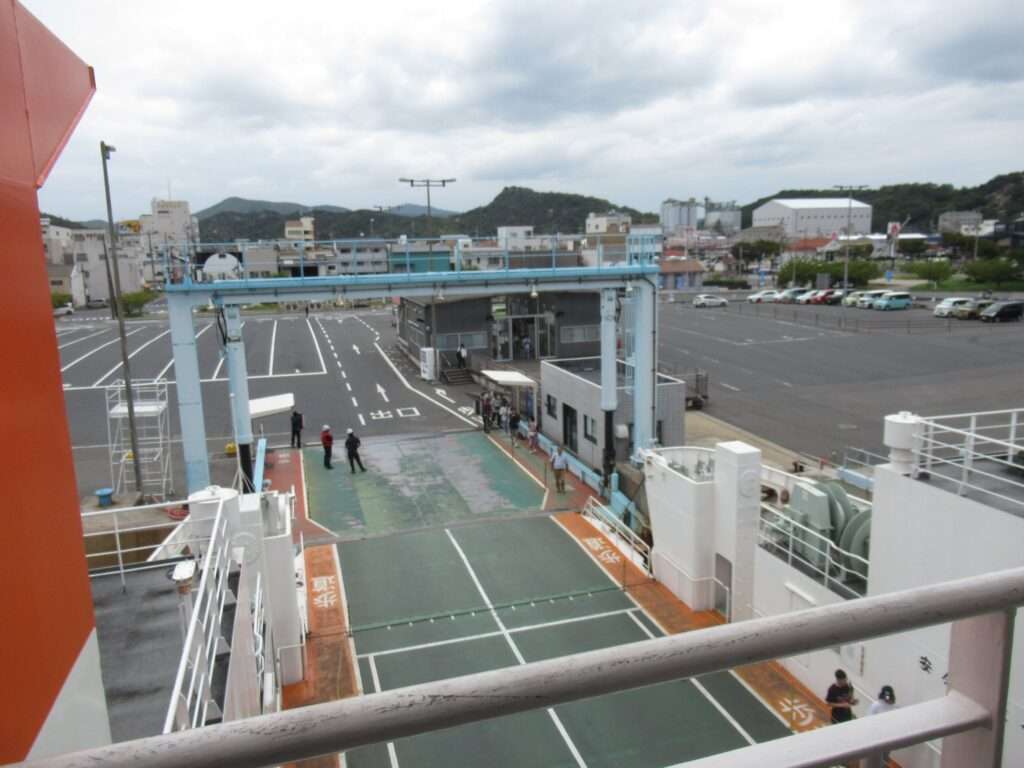 直島行フェリー(四国汽船)