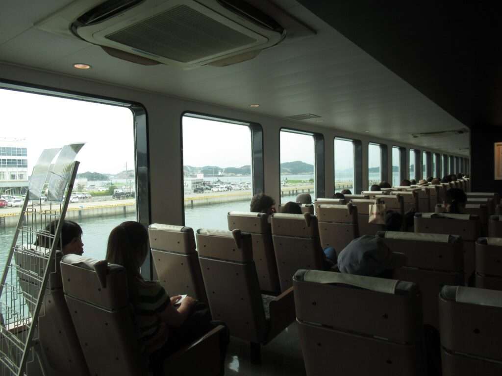 直島行フェリー(四国汽船)