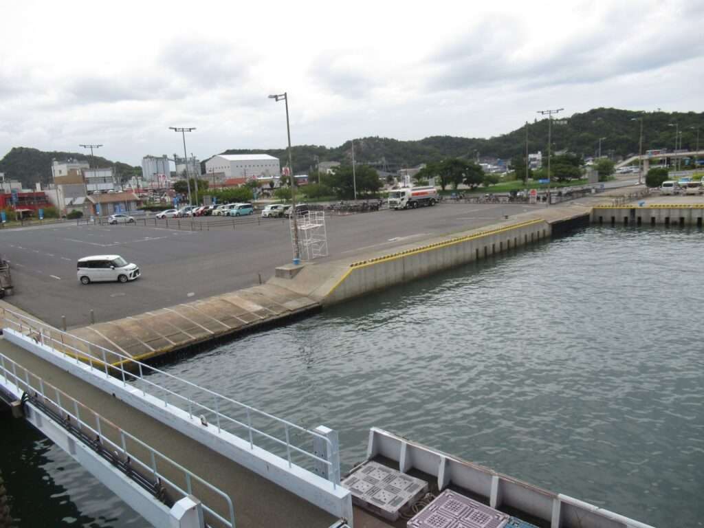 直島行フェリー(四国汽船)