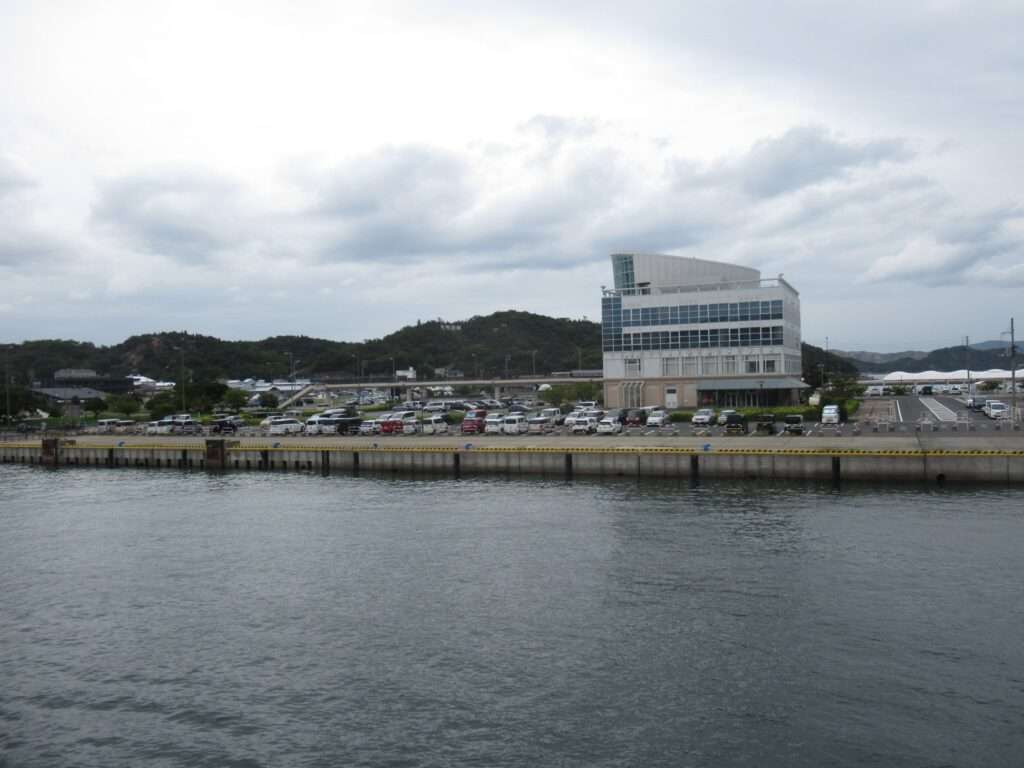 直島行フェリー(四国汽船)