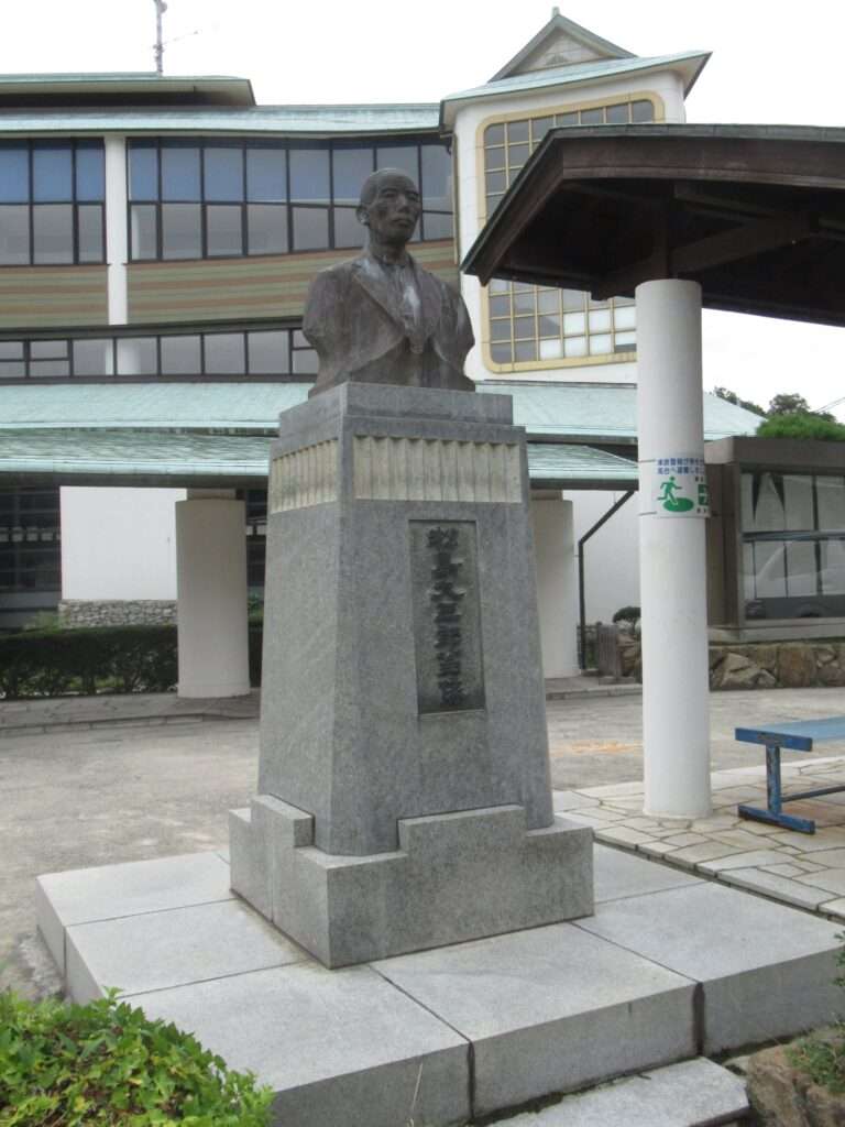 松島翁像@直島町役場