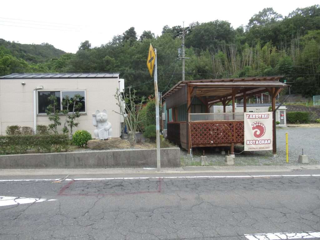 こたちゃん隣の招き猫(直島町)