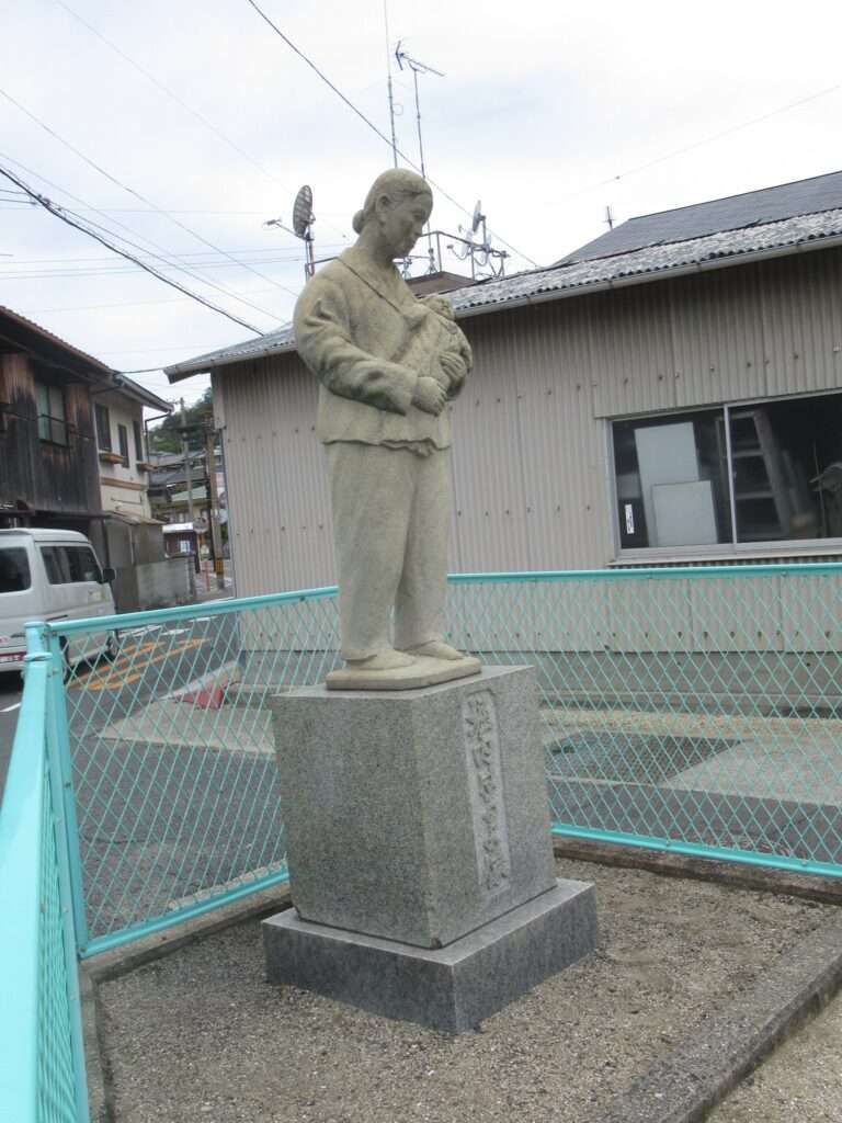 堀内はるよ像(直島町)