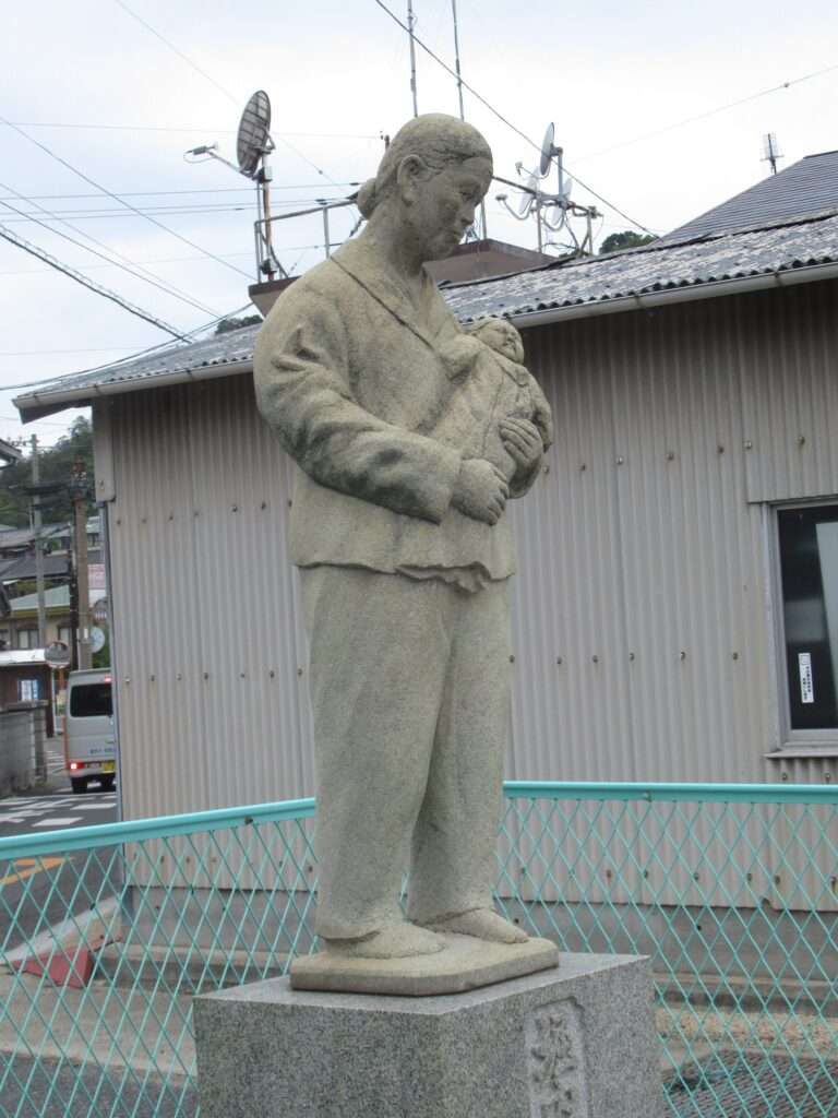 堀内はるよ像(直島町)