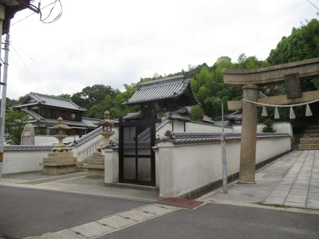 八幡神社鳥居&極楽寺(直島町)