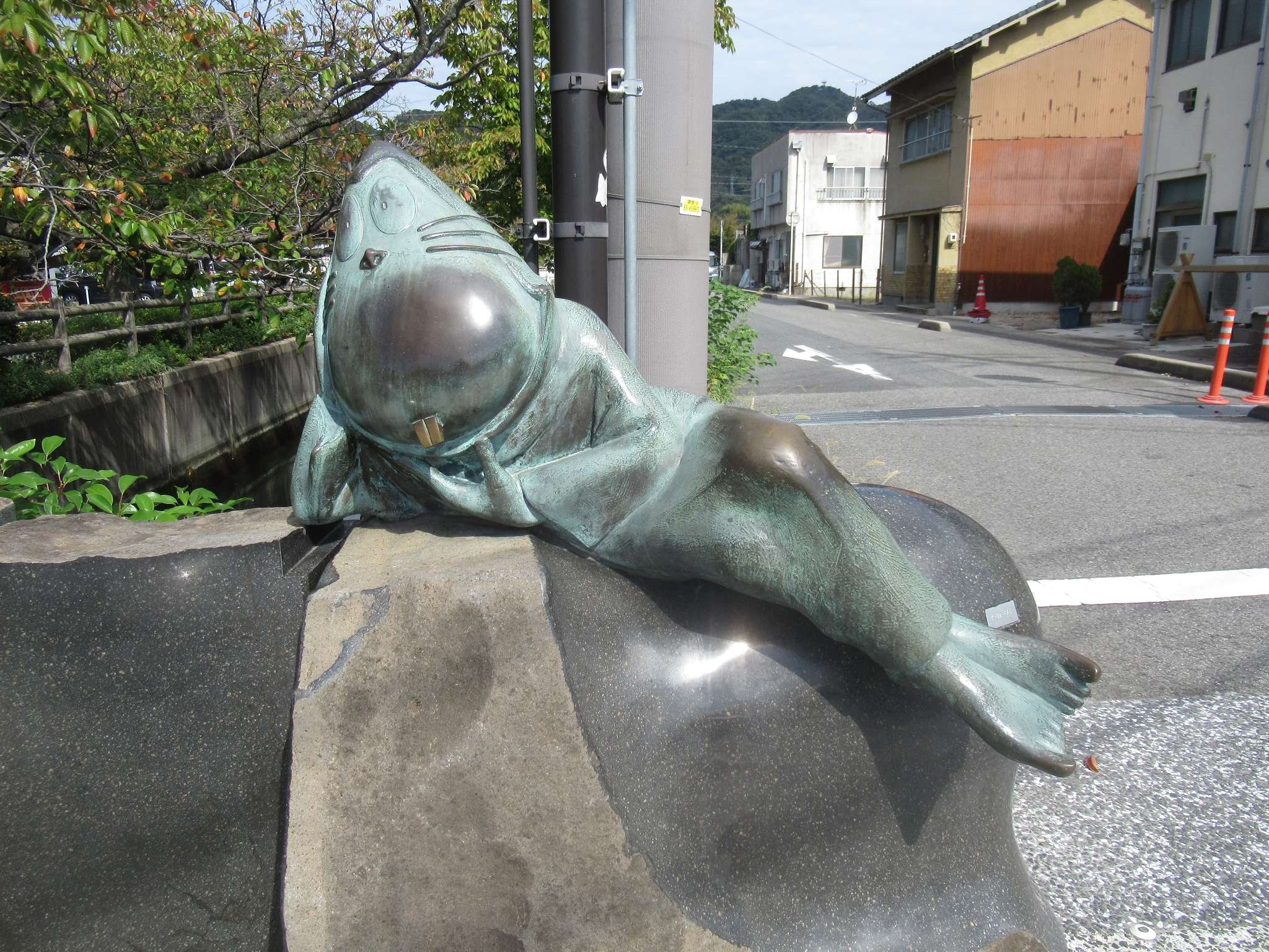 寝そべりねずみ男@水木しげるロード