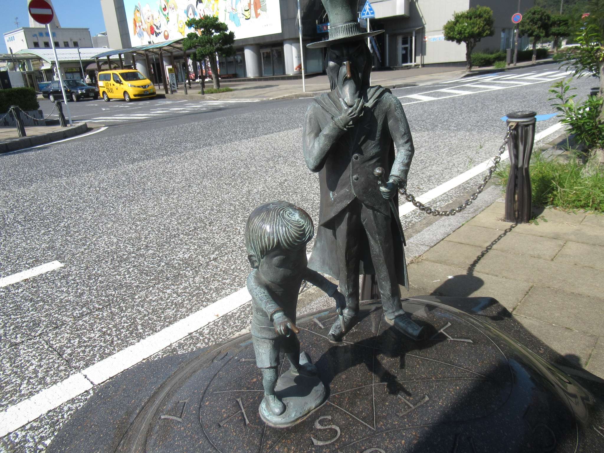 魔法陣の悪魔くんとメフィスト@境港駅前