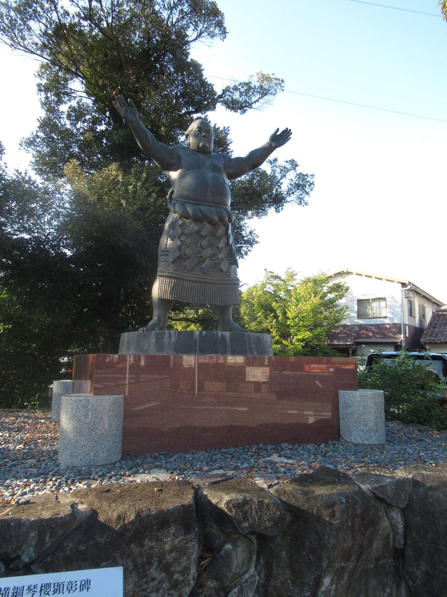 第五十三代横綱琴桜像(倉吉市)