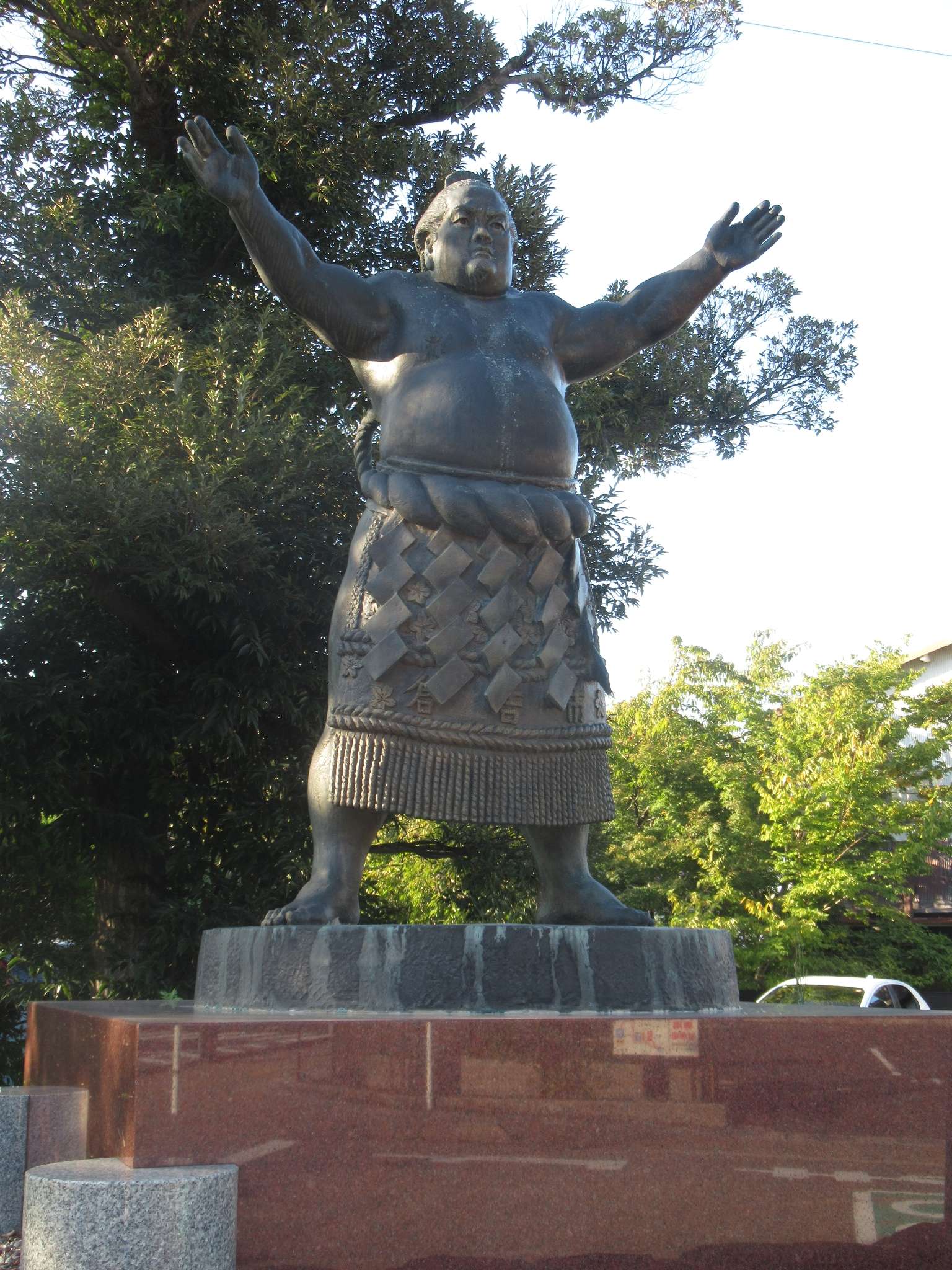 第五十三代横綱琴桜像(倉吉市)