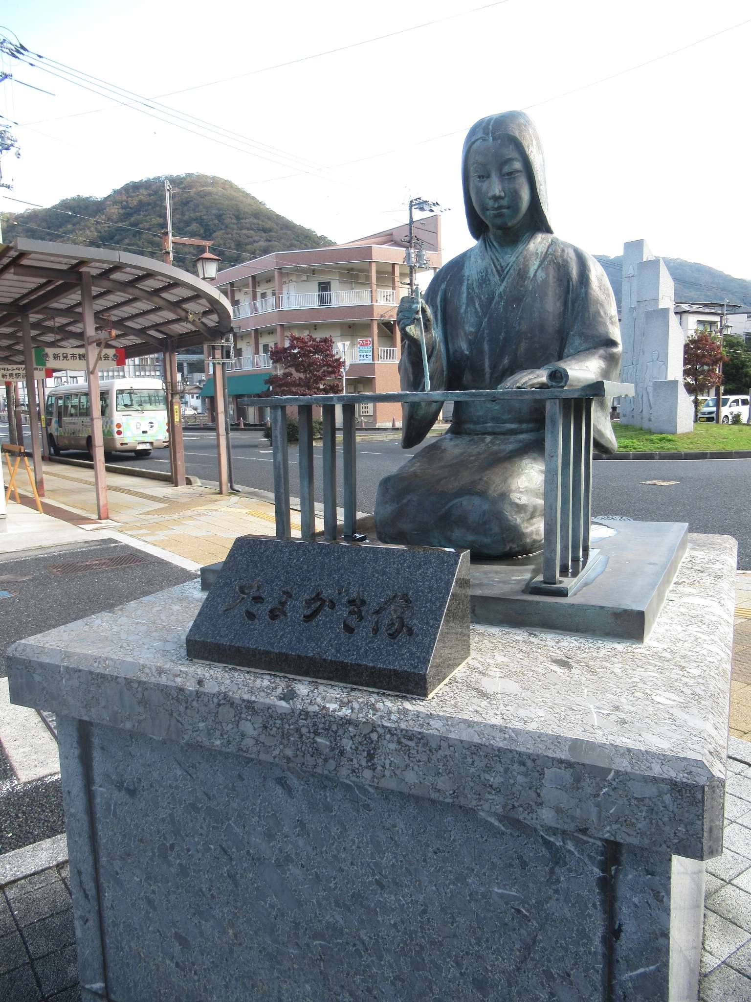 たまかき像@新見駅