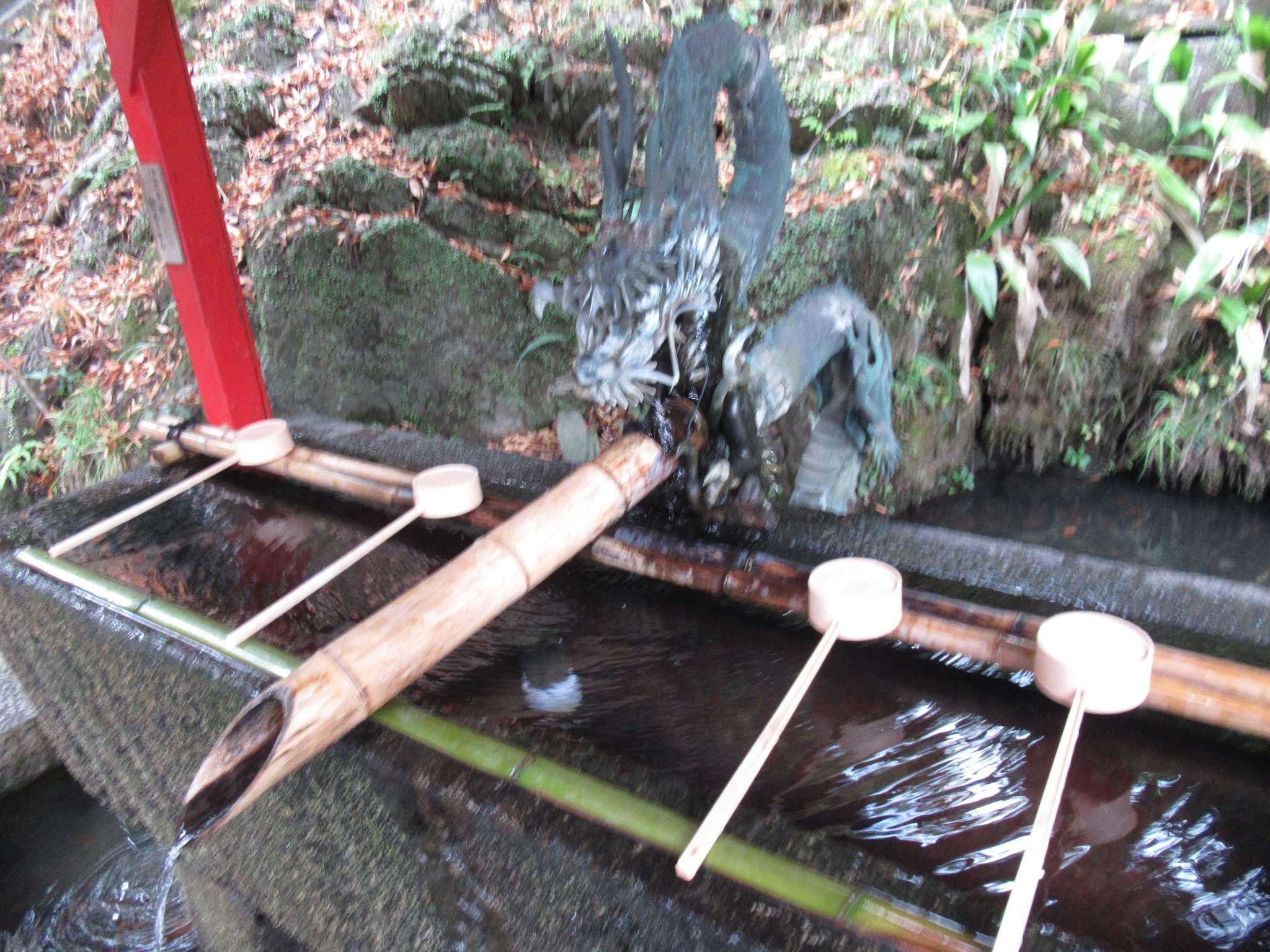 手水舎、くぐり岩＆閼伽井屋@石山寺