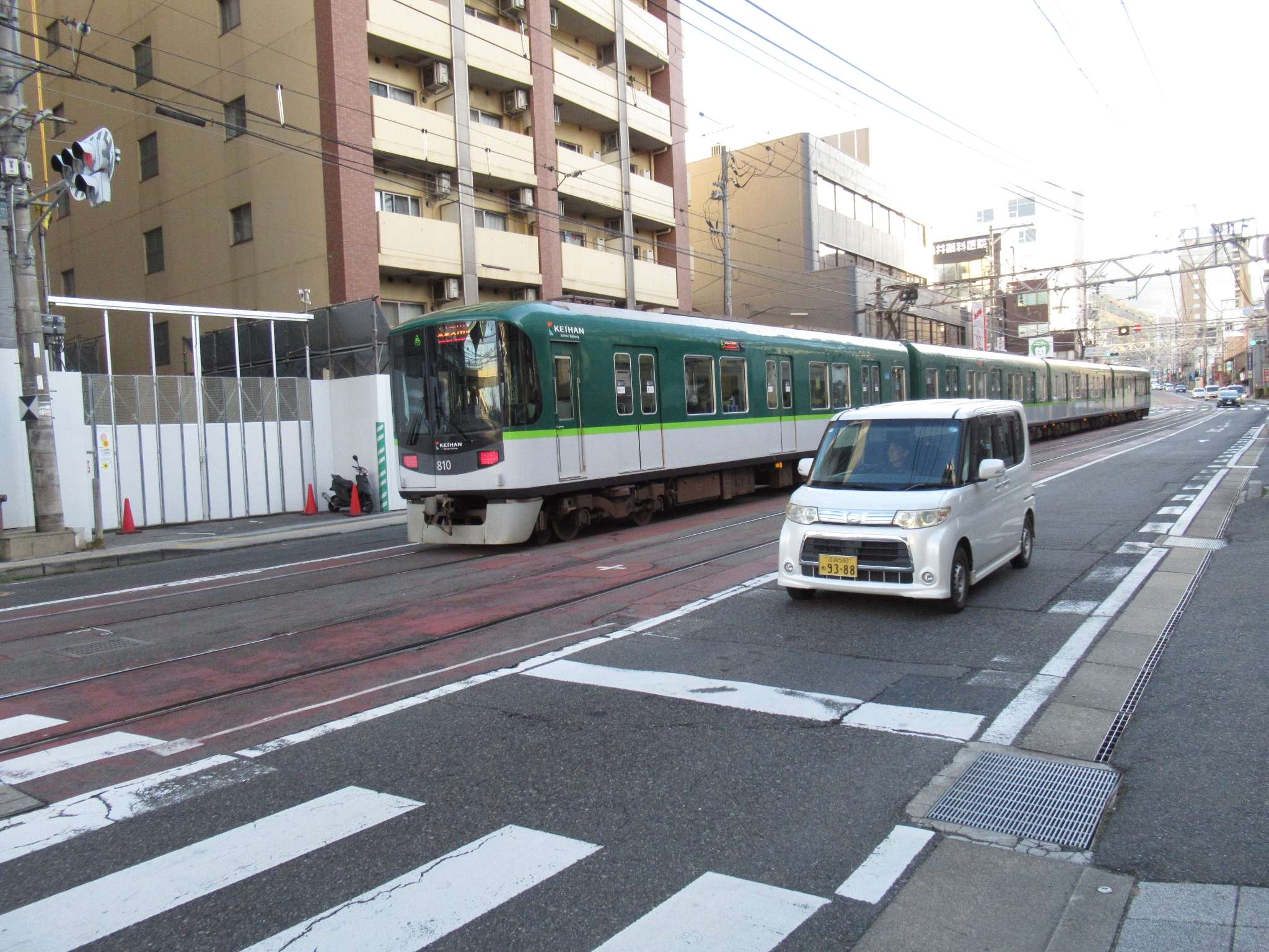 併用軌道の800形(京阪電気鉄道)