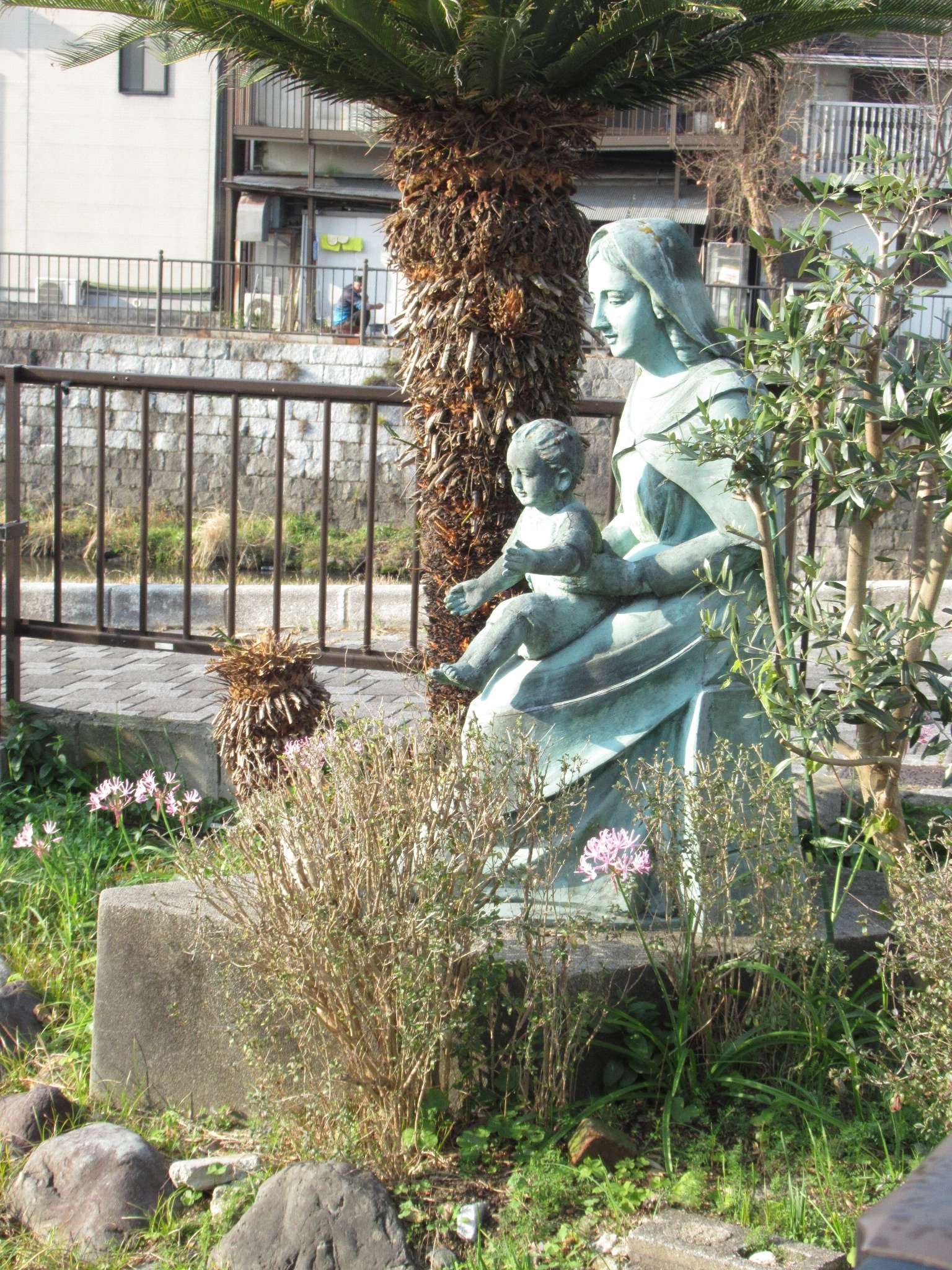 聖母子像@カトリック八幡教会