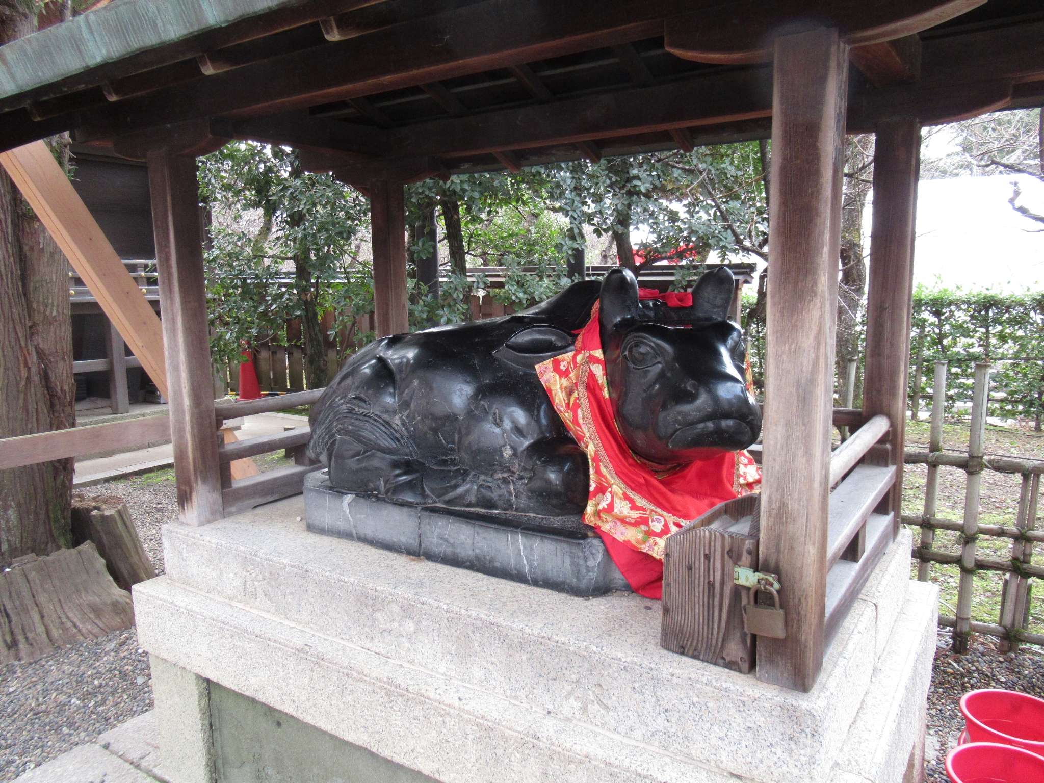 左右の撫で牛@北野天満宮