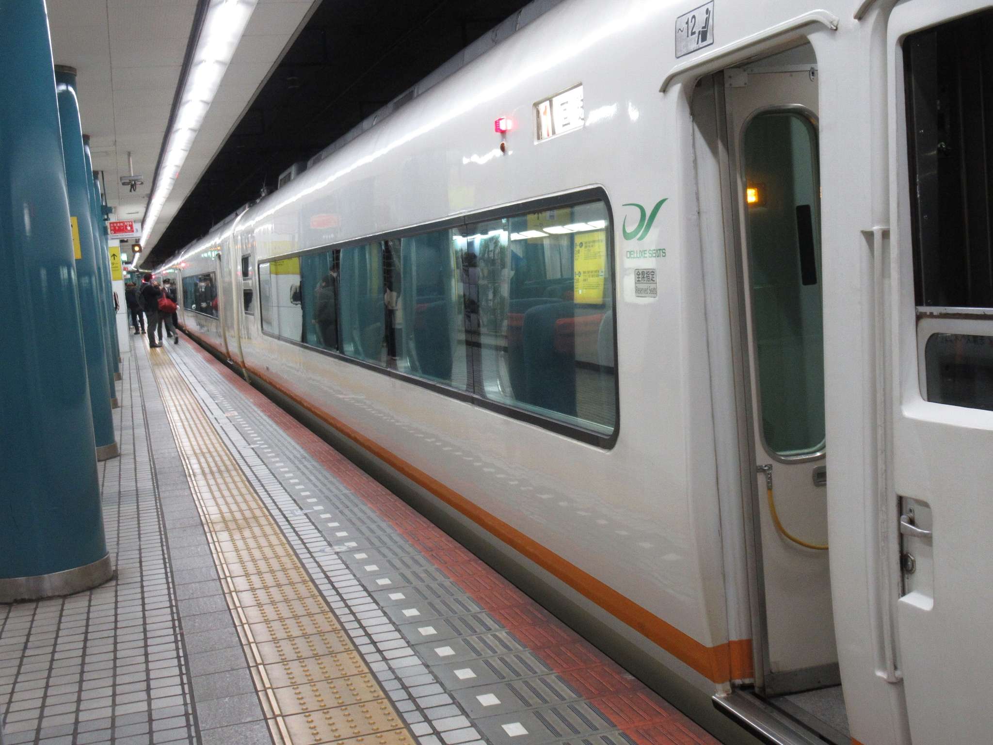 名阪特急@大阪難波駅