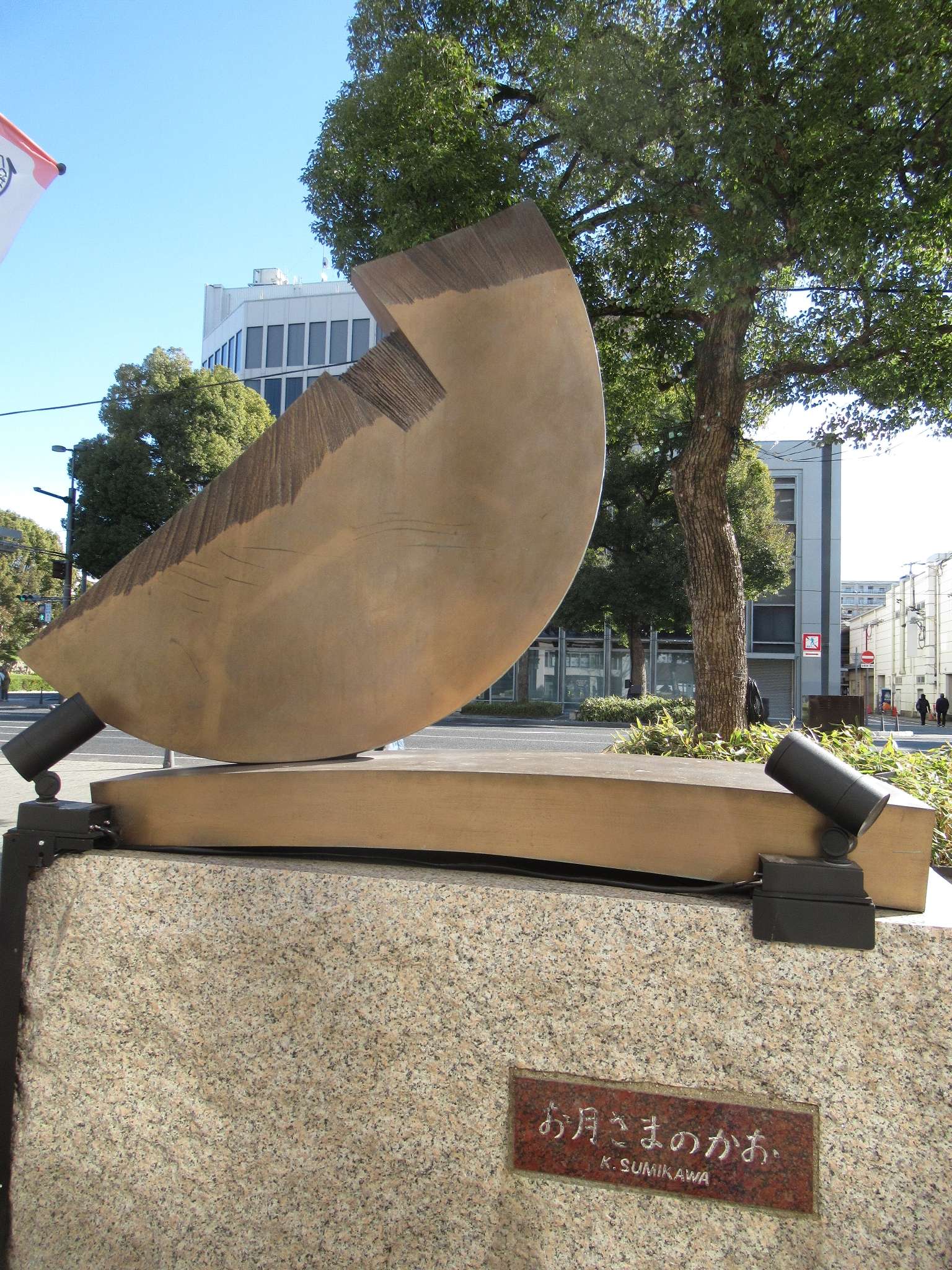 お月さまのかお@大手前通り