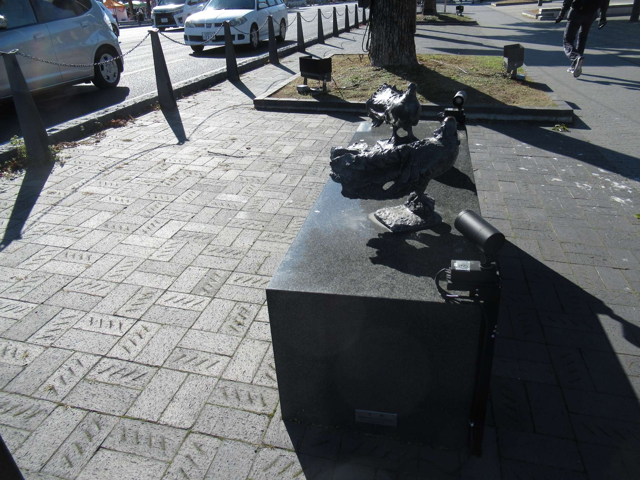 道標・鳩@大手前通り