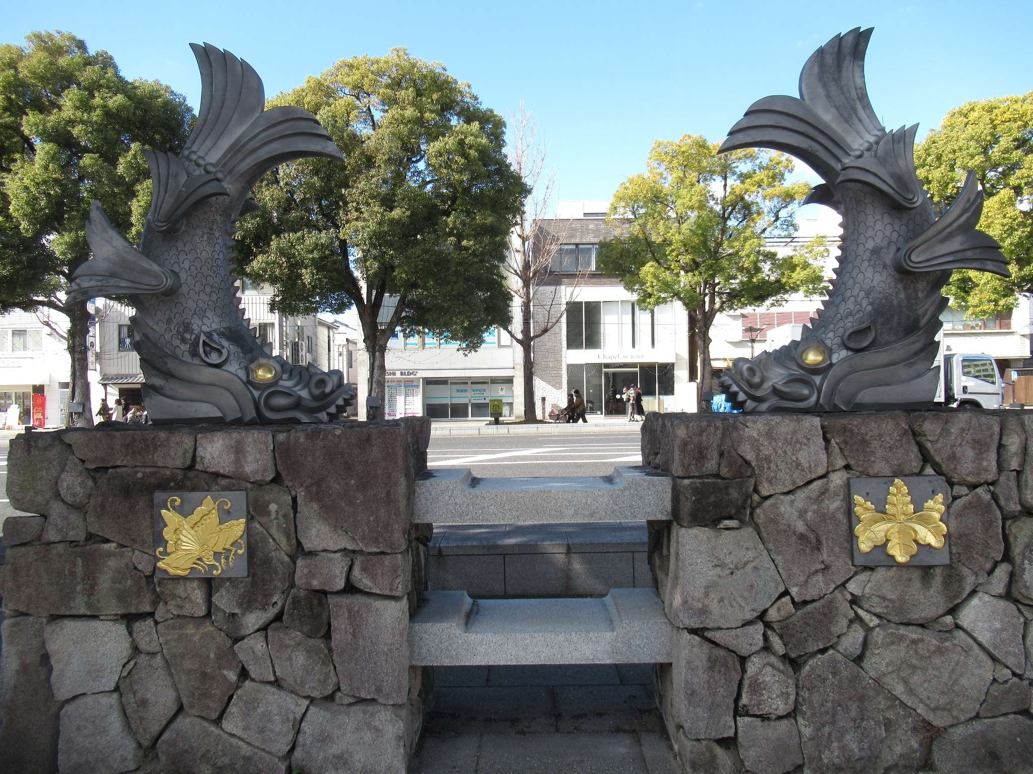 鯱瓦@大手前通り